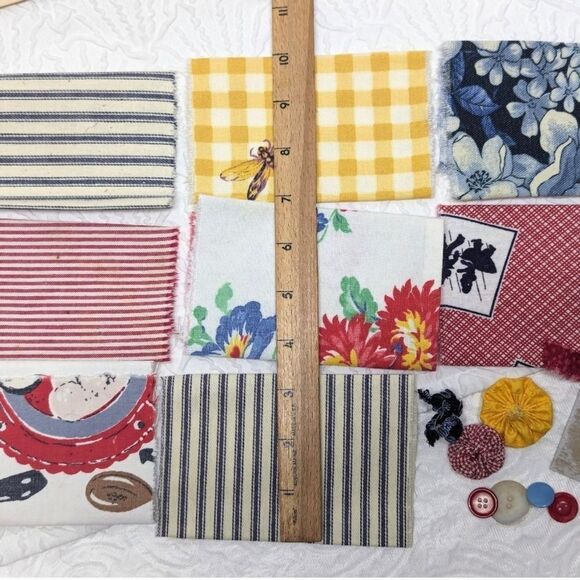 Vintage Sewing Tin of Goodies - Picture 7 of 9